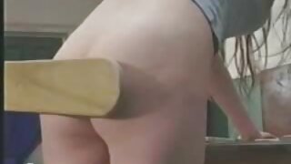 Bosomy թխահեր պոռնիկ տալիս գլուխը լարում Dick